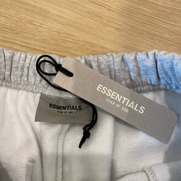 Essentials Sweat shorts grey - Picture 4 of 4